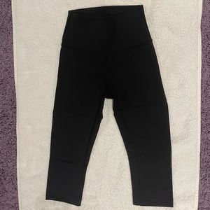 Black Wunder Under Cropped Lululemon leggings